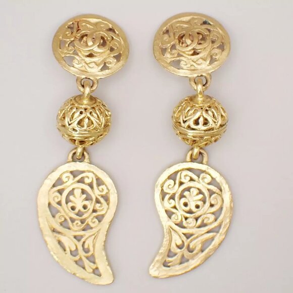 CHANEL CC Paisley Motif Drop Earrings 95P Clip-On Gold-Plated Vintage - Picture 14 of 15